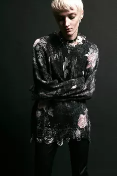 Джемпер вязаный рваный с цветочным принтом