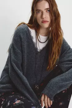 Джемпер вязаный рваный с кружевом