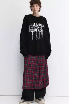 Джемпер вязаный рваный с принтом-надписью