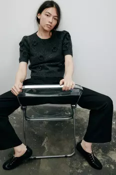 Джемпер вязаный с объемными цветами