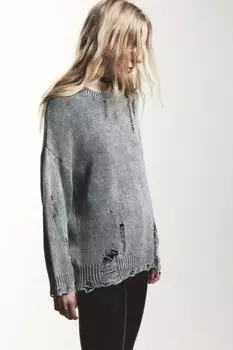 Джемпер вязаный с рваными элементами