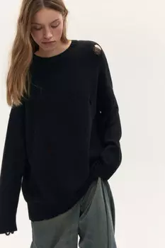 Джемпер вязаный с рваными элементами