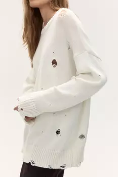 Джемпер вязаный с рваными элементами