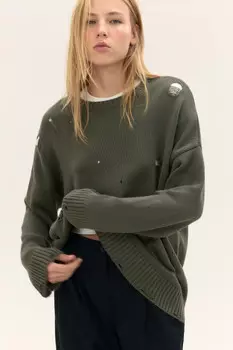 Джемпер вязаный с рваными элементами