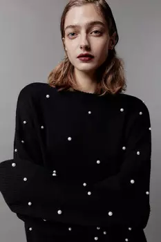 Джемпер вязаный с жемчужными бусинами