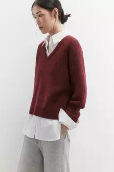 Джемпер вязаный свободный с V-вырезом