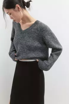 Джемпер вязаный свободный с V-вырезом