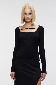 Джемпер вязаный вискозный с вырезом каре