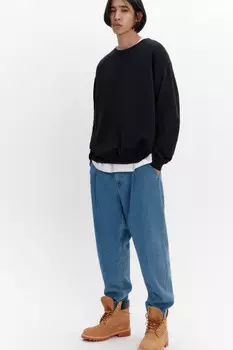 Джинсы-бананы широкие со складками на поясе