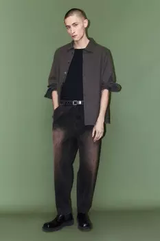 Джинсы-бананы широкие со стиркой