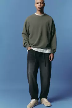 Джинсы-бананы со шнурком в поясе