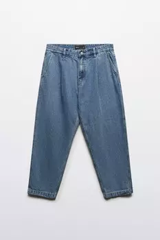 Джинсы-бананы со складками на поясе