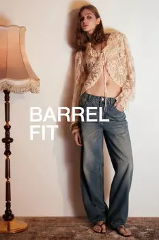 Джинсы barrel fit с низкой посадкой