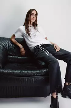 Джинсы клеш укороченные с рваным низом