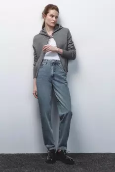 Джинсы mom fit с эффектом масляной стирки