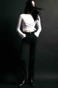 Джинсы прямые с высокой посадкой и разрезами