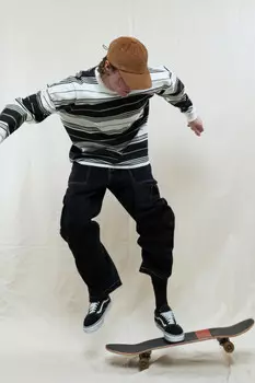 Джинсы широкие с накладными карманами