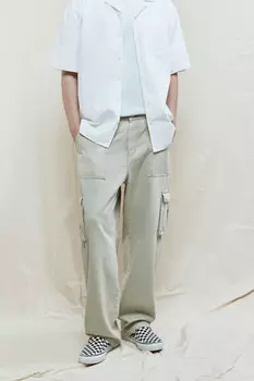 Джинсы широкие с объемными накладными карманами