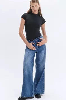 Джинсы широкие удлиненные со средней посадкой