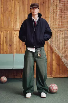 Джинсы широкие в форме подковы