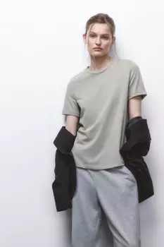 Футболка базовая с подвернутыми рукавами