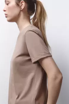 Футболка базовая с подвернутыми рукавами