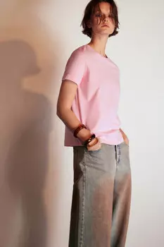 Футболка базовая с подвернутыми рукавами