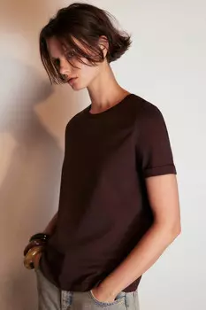 Футболка базовая с подвернутыми рукавами