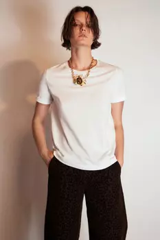 Футболка базовая с подвернутыми рукавами