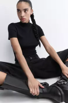 Футболка облегающая с воротником-стойкой