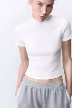 Футболка облегающая с воротником-стойкой