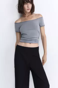 Футболка off-shoulders с имитацией второго слоя