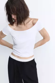 Футболка off-shoulders с имитацией второго слоя