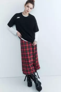 Футболка oversize с металлическими булавками