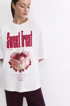 Футболка oversize с принтом и надписями