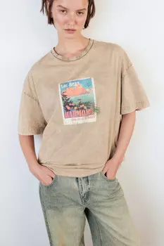 Футболка oversize с вареным эффектом и принтом