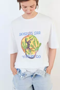 Футболка oversize с вареным эффектом и принтом