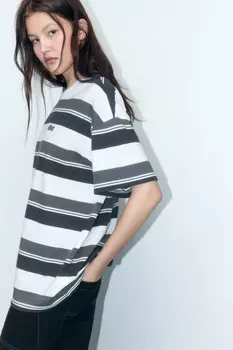 Футболка oversize в полоску с вышивкой на груди