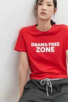 Футболка прямая с принтом-надписью