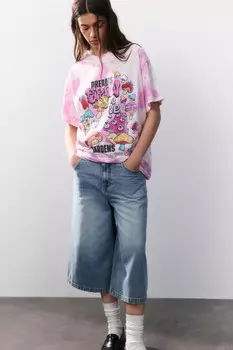 Футболка с эффектом тай-дай и принтом