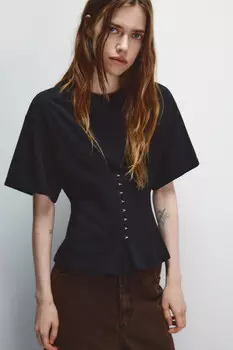 Футболка с корсетом на крючках