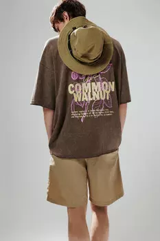 Футболка с принтом и открытыми срезами