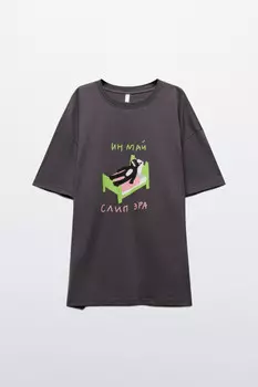 Футболка с рисунком и надписью