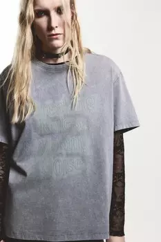 Футболка с вареным эффектом и принтом