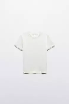 Футболка-топ с кружевом на рукавах