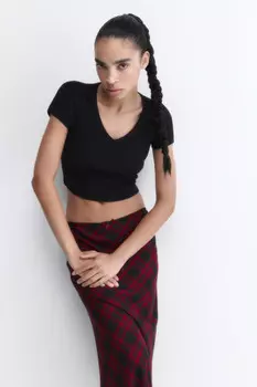 Футболка-топ в рубчик с V-образным вырезом