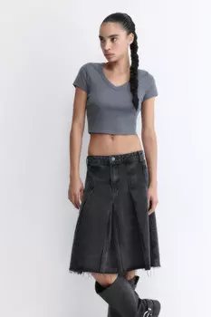 Футболка-топ в рубчик с V-образным вырезом