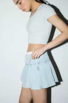 Футболка-топ в рубчик с V-вырезом