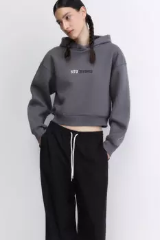 Худи укороченная с капюшоном и принтом