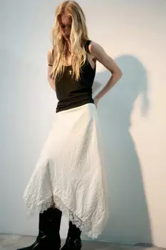 Юбка из жатого атласа с кружевом